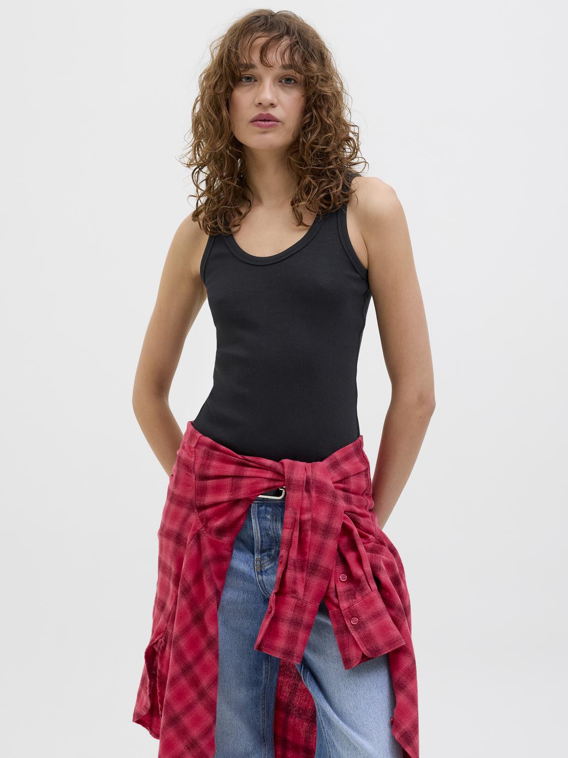 model_shot-front